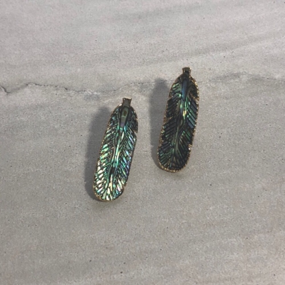 ❗️LAST❗️Carved Shell Feather Earrings - Picture 4 of 5